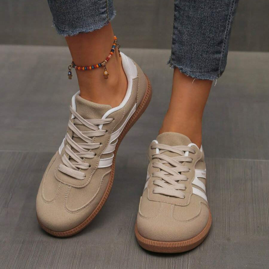 Camden Court Sneaker in Sand mit klassischer Gummisohle