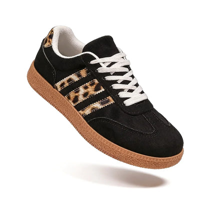 Retro-Sneaker im Samba-Stil in Schwarz mit Leopardenmuster