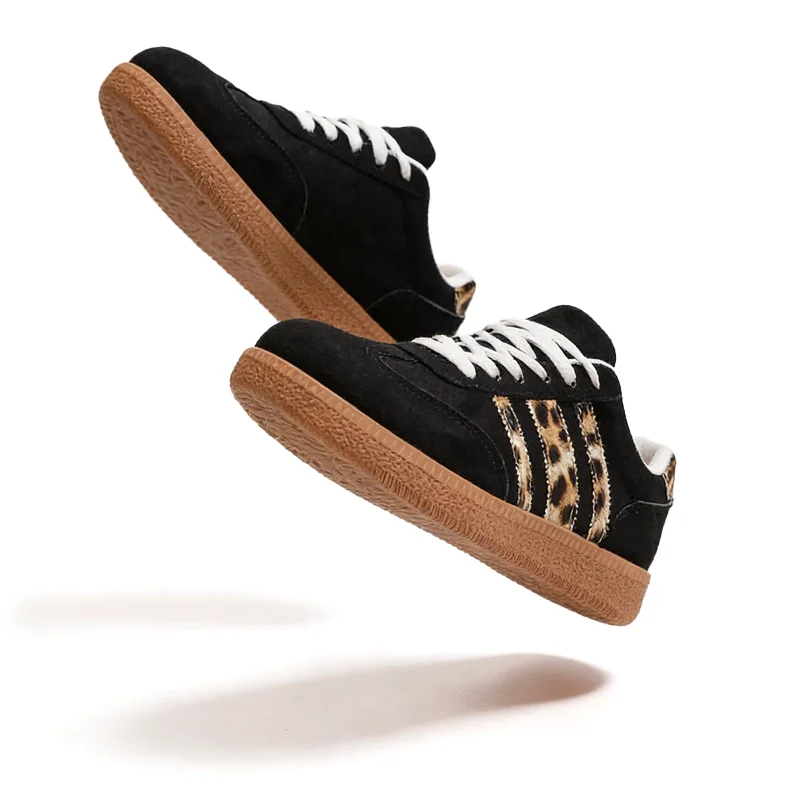 Retro-Sneaker im Samba-Stil in Schwarz mit Leopardenmuster