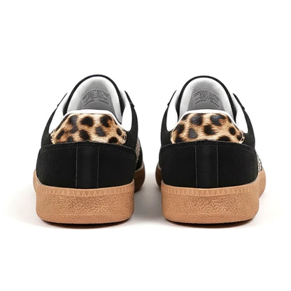 Retro-Sneaker im Samba-Stil in Schwarz mit Leopardenmuster