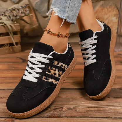 Retro-Sneaker im Samba-Stil in Schwarz mit Leopardenmuster