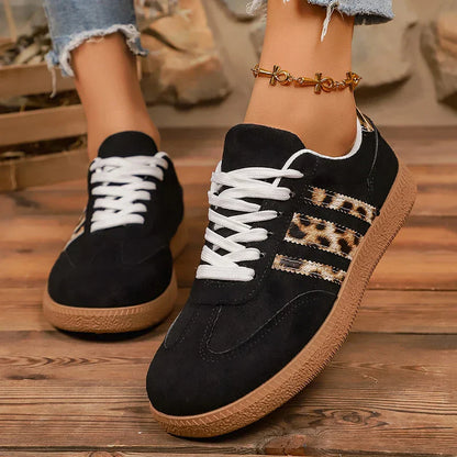 Retro-Sneaker im Samba-Stil in Schwarz mit Leopardenmuster